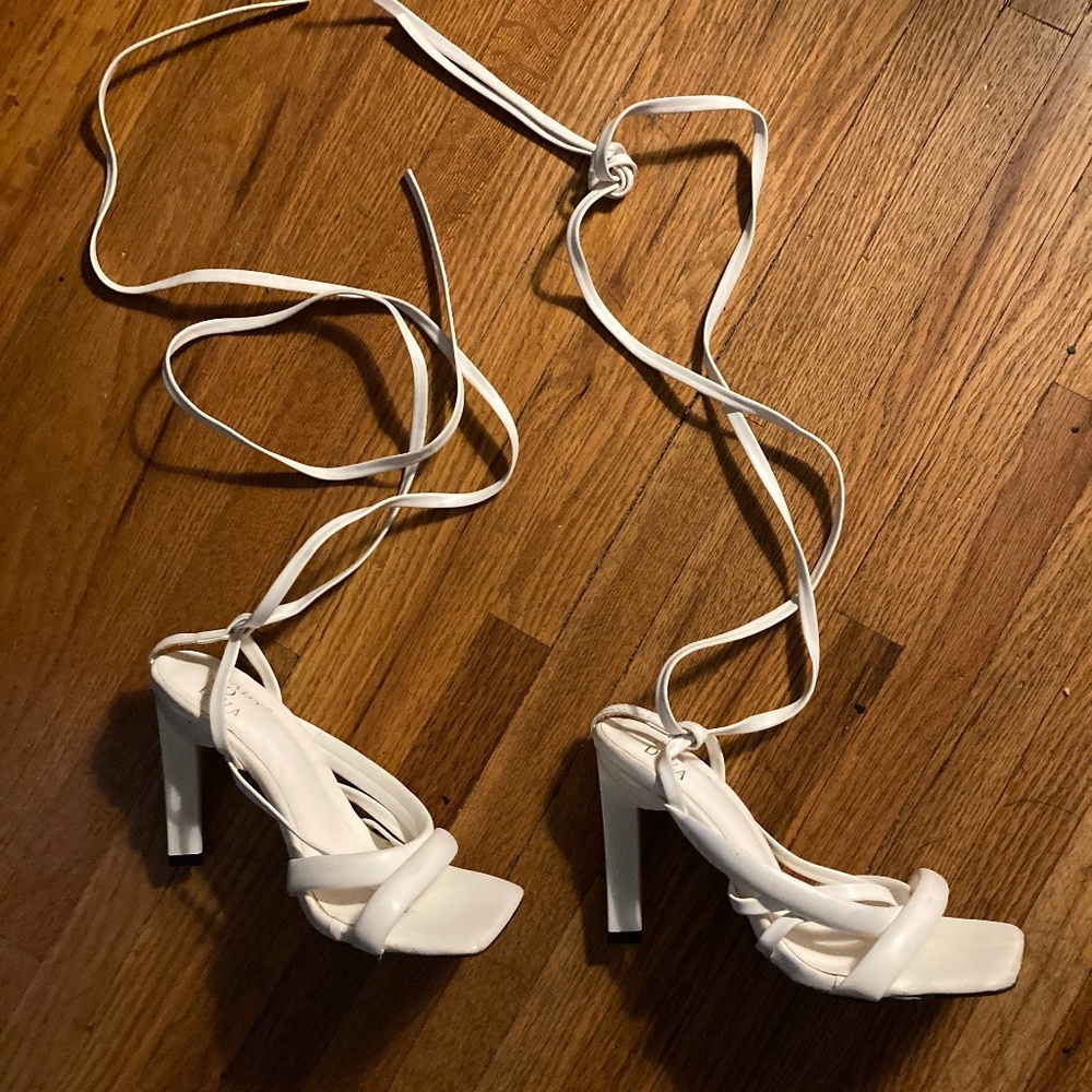 women’s white sandals shoes heels size size 5 Lady Go Diva